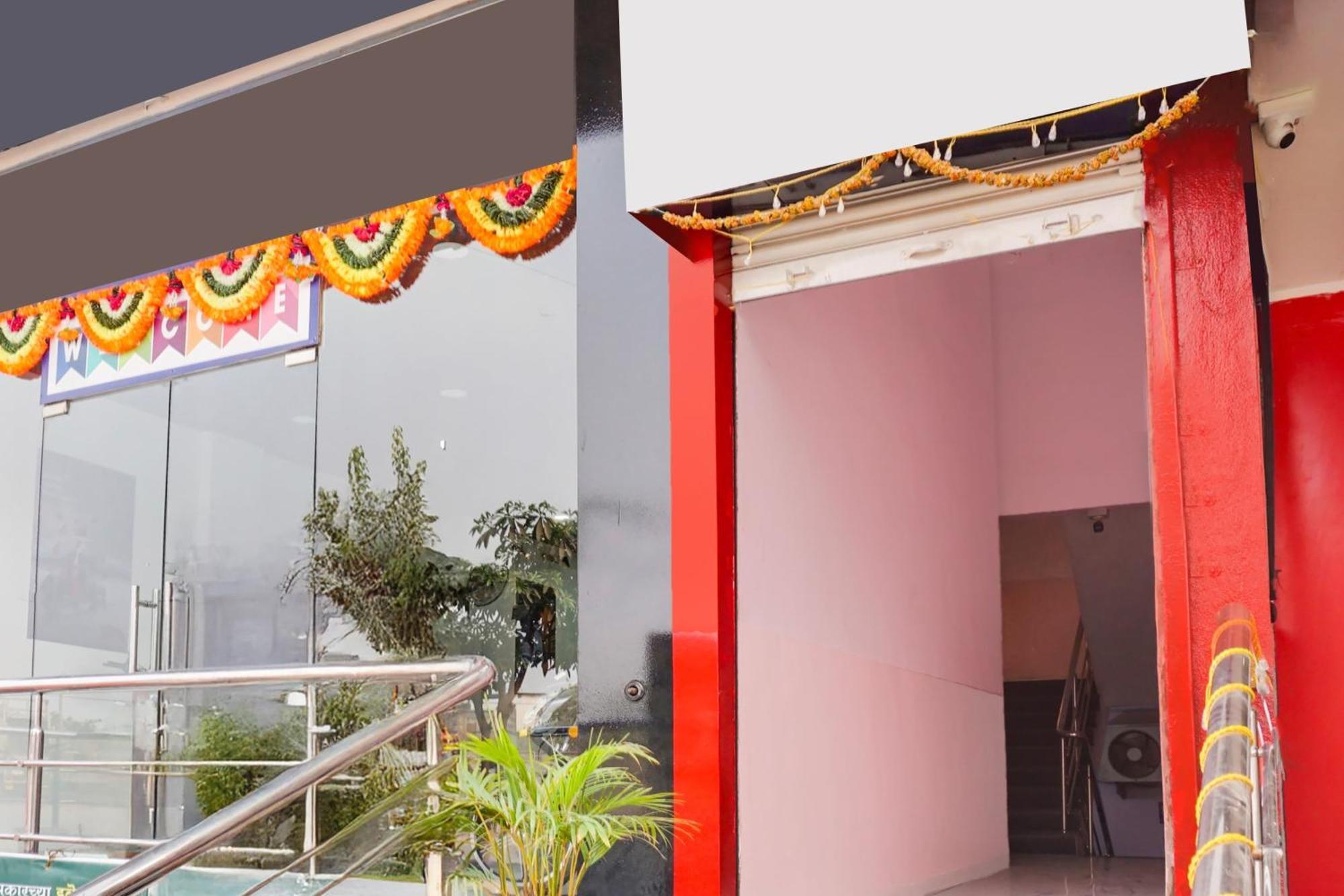 Hotel Super Collection O Chandan Nagar Kharadi Formerly Kharadi