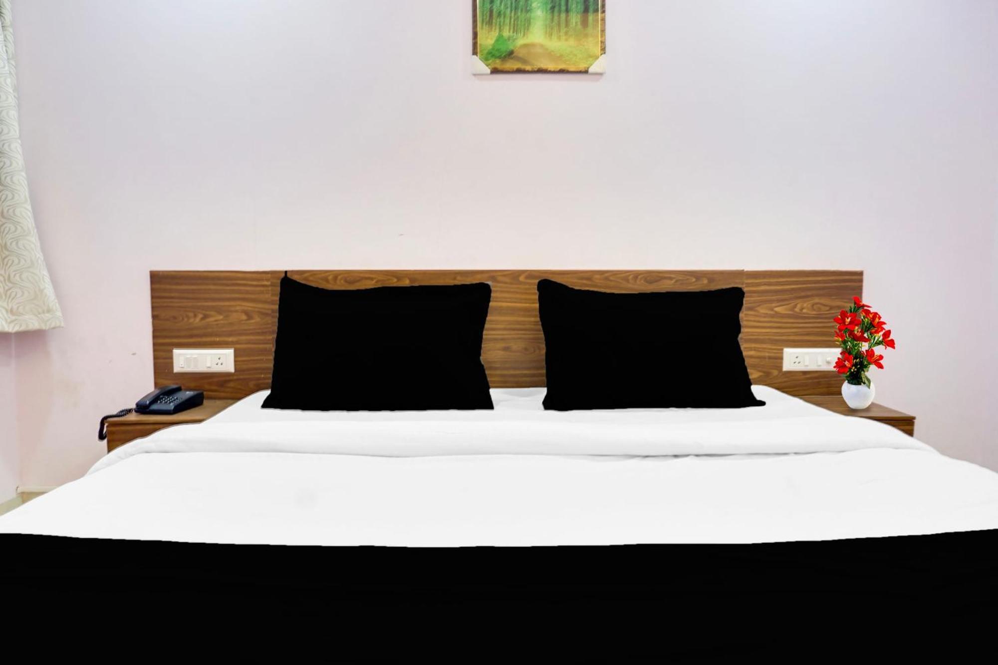 Super Collection O Chandan Nagar Kharadi Formerly Kharadi Hotel 4*