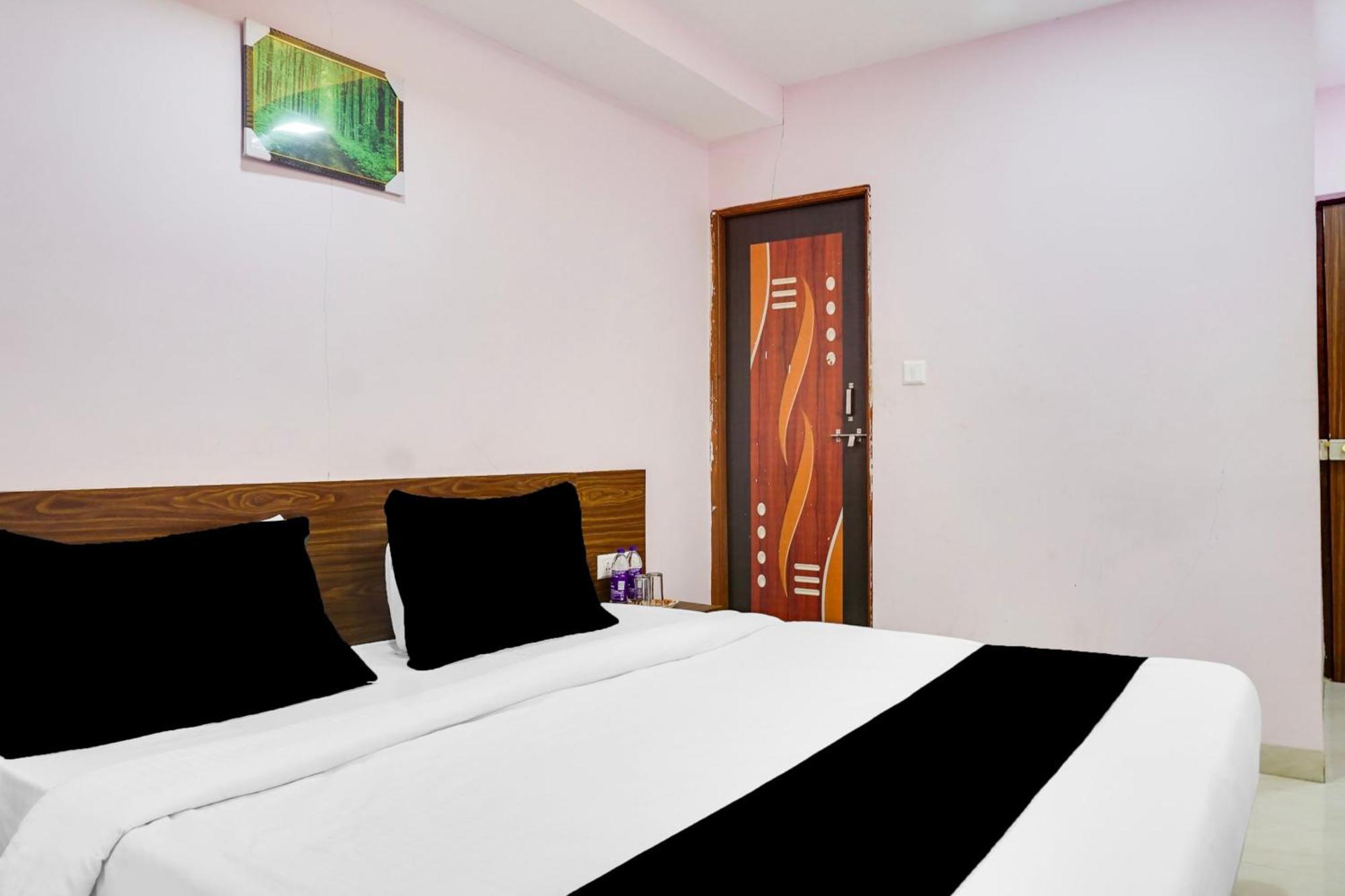 Hotel Super Collection O Chandan Nagar Kharadi Formerly Kharadi Pune
