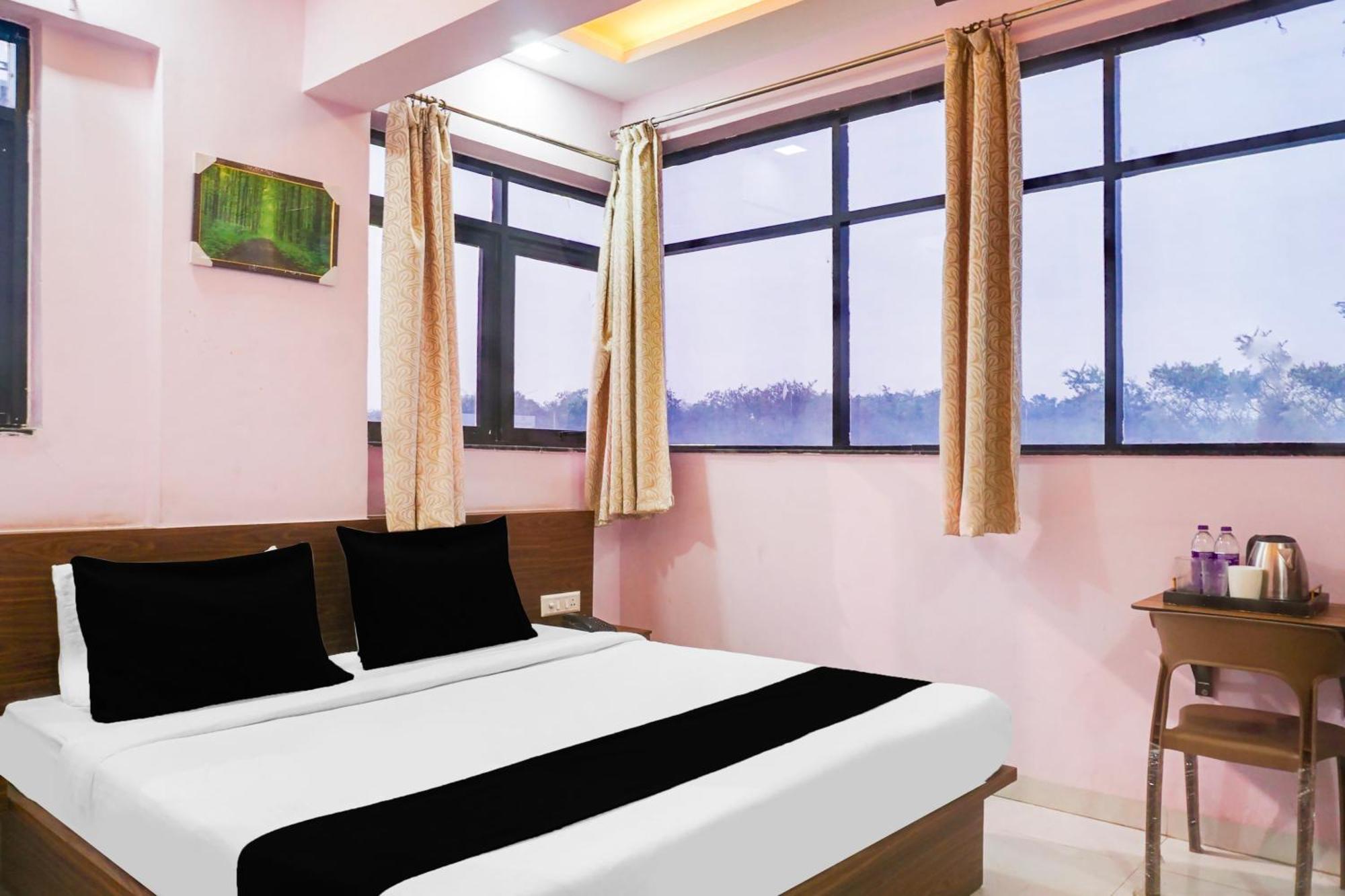 Hotel Super Collection O Chandan Nagar Kharadi Formerly Kharadi