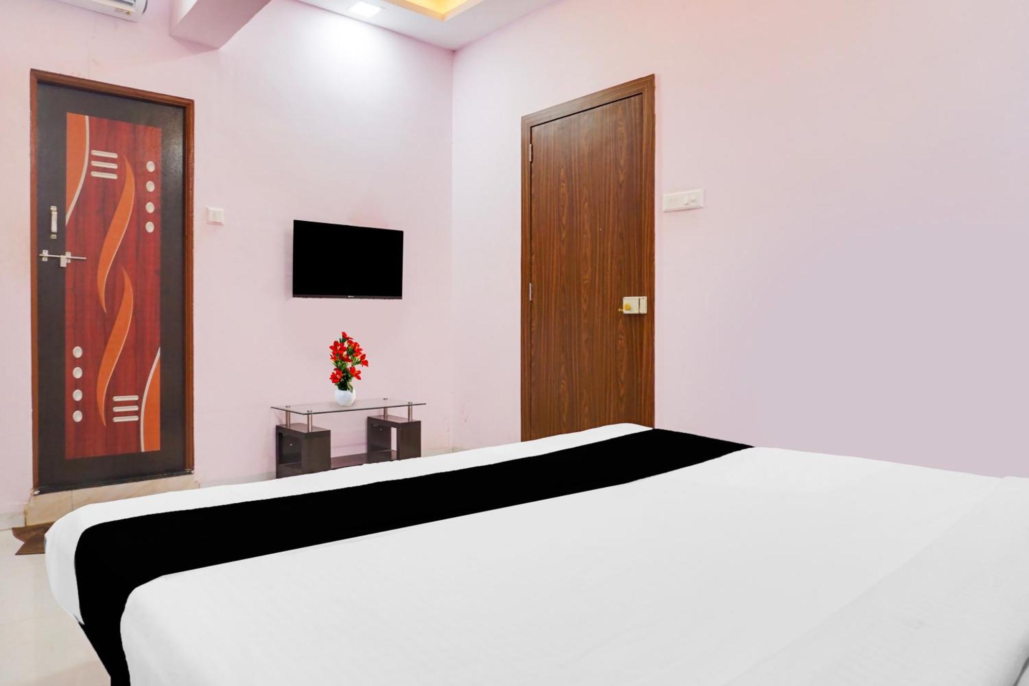 Super Collection O Chandan Nagar Kharadi Formerly Kharadi Hotel 4*